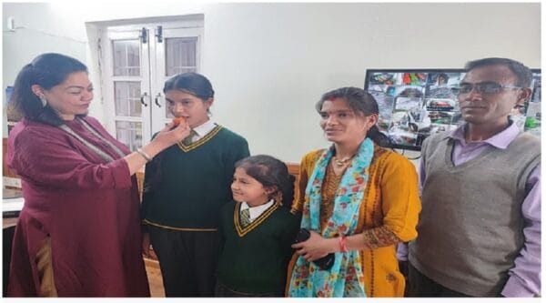 ashmita-cbse-exam-toper-.jpg