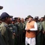 pm-modi-meet-to-airforce-soldior.jpg