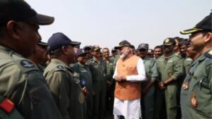 pm-modi-meet-to-airforce-soldior.jpg