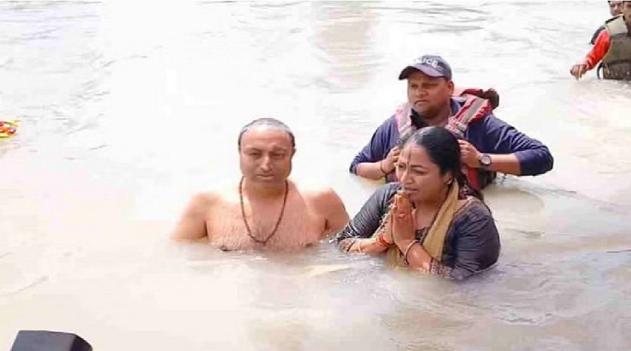 rakha-gupta-ganga-holy-bath.jpg