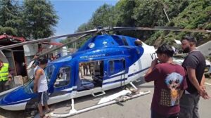 road-par-helycopter-ke-lainding.jpg