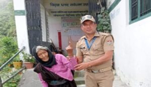106-year-old-Dadi-cast-her-vote-in-chamili.jpg