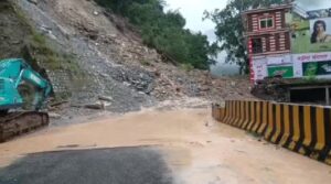 karnpryag-landslide-.jpg