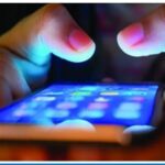moble-screen-time-childe-.jpg