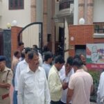 haridwar-men-loot.jpg