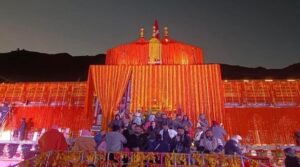 1764064220_badrinath-dham-kapat-cloesd.jpg