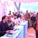 उत्तरकाशी : दूरस्थ दोणी गांव में ‘जन-जन की सरकार, जन-जन के द्वार’ अभियान के तहत शिविर आयोजित, विधायक और DM ने सुनी समस्याएं 