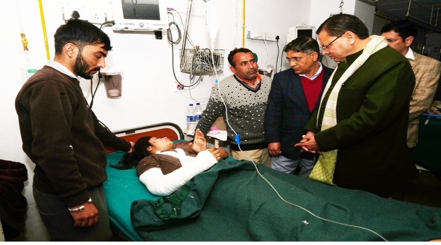 cm-dhami-doon-hospital-kwanu-bus-accident.jpg