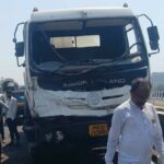 भीषण सड़क हादसा: वैन और सीमेंट मिक्सर की टक्कर में 11 की मौत