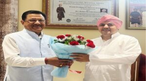 surykand-shasmana-meet-to-mahant-devendra-das.jpg