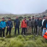 वसुंधरा वॉटरफॉल के आगे नदी का जलस्तर बढ़ने से फंसा कानपुर का पर्यटक, स्थानीय युवाओं, पुलिस-SDRF ने किया सुरक्षित रेस्क्यू